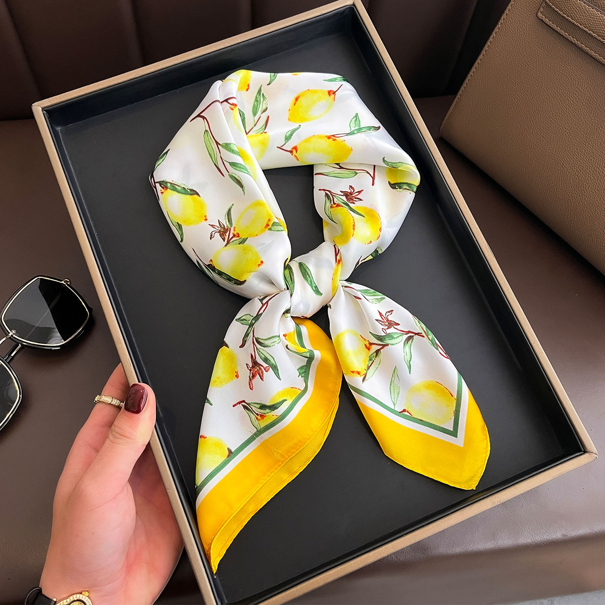 Syal Sutra Persegi Gambar Ceta - Ascot Neck Scarf ulasan dan harga